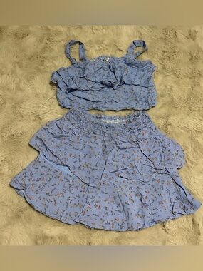 2 hip Light Blue Floral Two-Piece Crop Top & Skirt Set